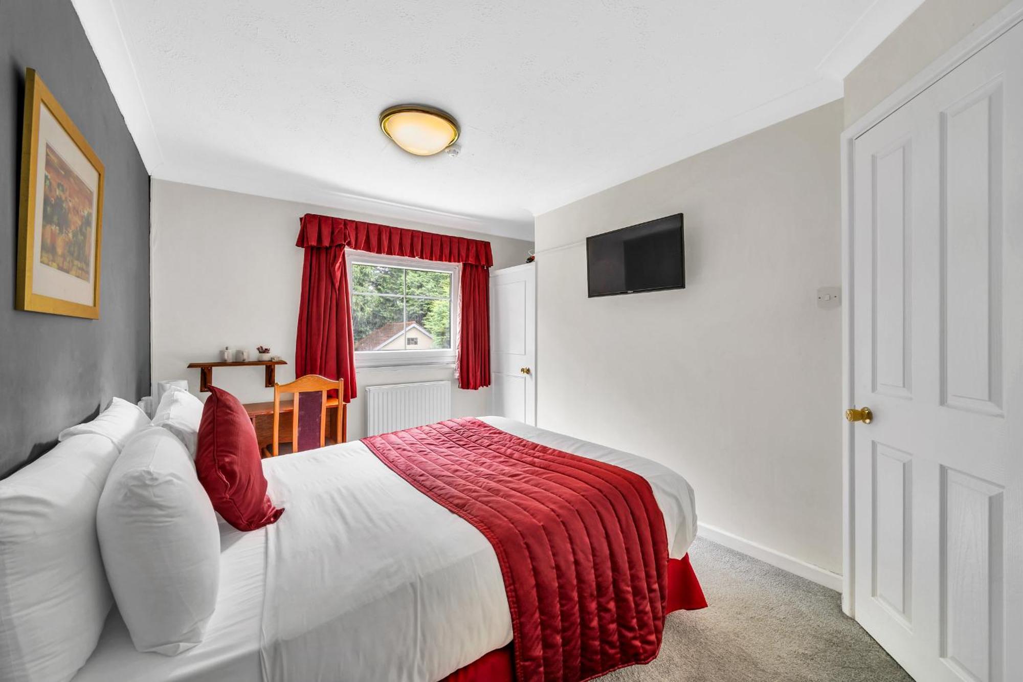 Dial House Hotel Crowthorne Exterior photo
